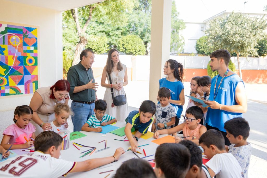 El  Campamento Urbano de La Rinconada educa en valores a 135 menores