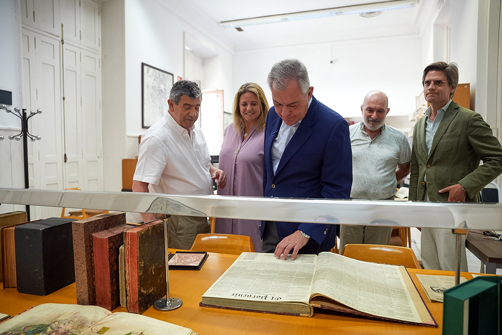 Impulsan una inversión de 865.000 euros para modernizar y reforzar la Hemeroteca y el Archivo Municipal de Sevilla