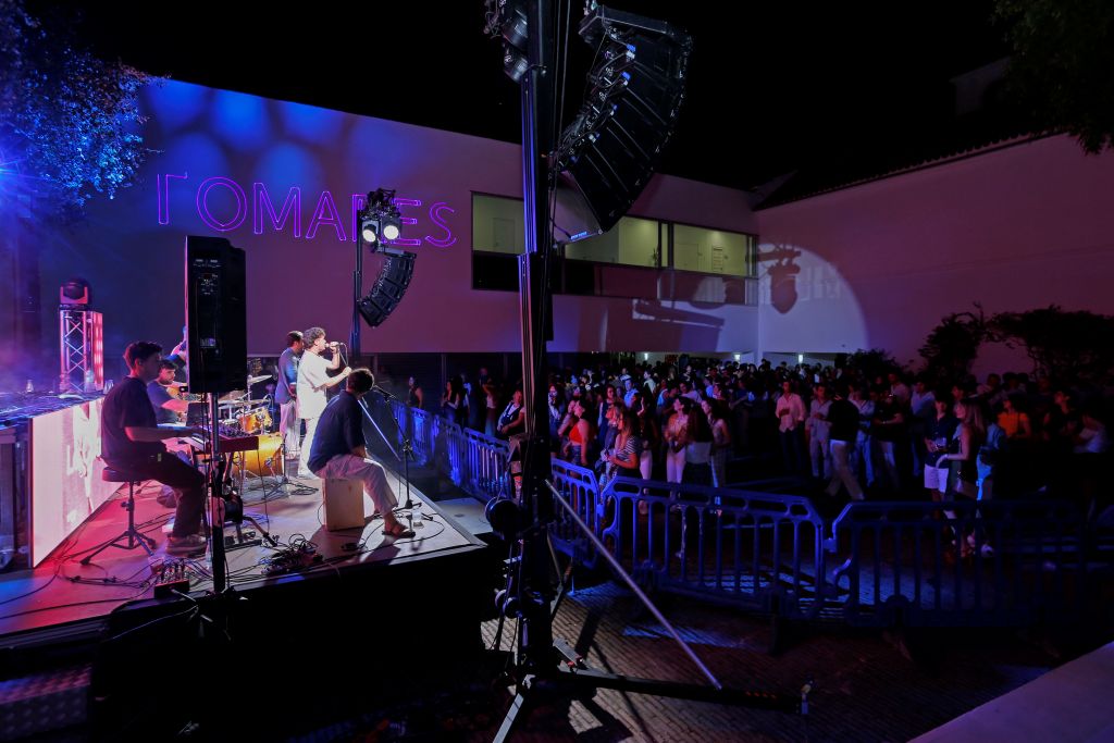 Cientos de jóvenes dan en Tomares la bienvenida al verano con “Sun Set”