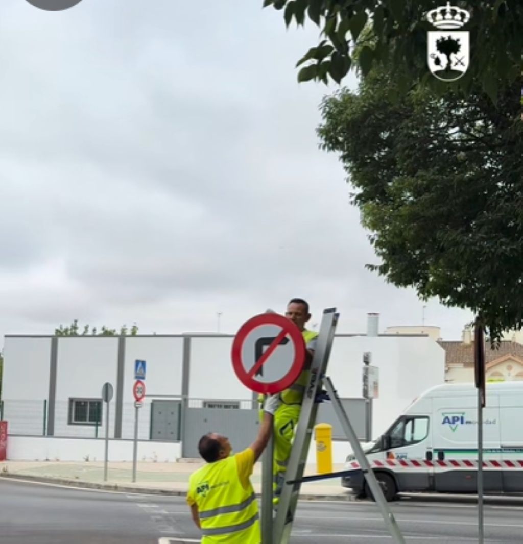 Bormujos renueva más de 70 señales verticales para reforzar la seguridad vial en el municipio