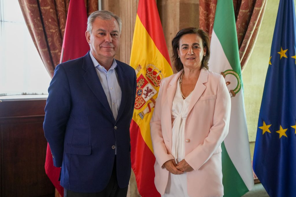 Encuentro oficial entre el alcalde de Sevilla y la cónsul de Portugal por el fin de su etapa diplomática en la ciudad