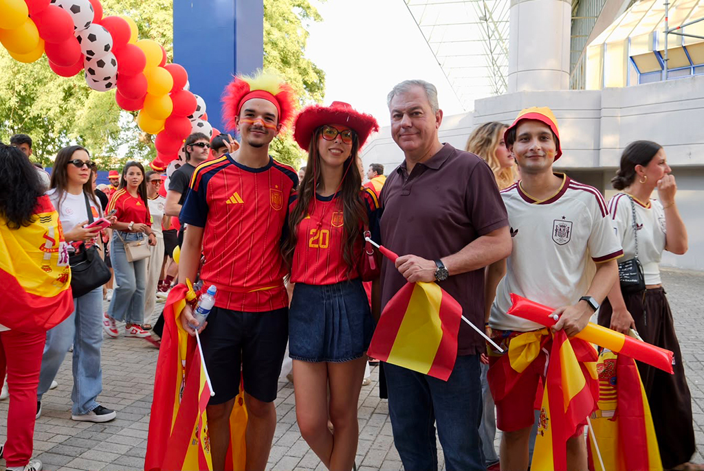 Sevilla vibra con la Selección en los dos recintos habilitados por el Ayuntamiento que registraron lleno absoluto con 15.000 personas