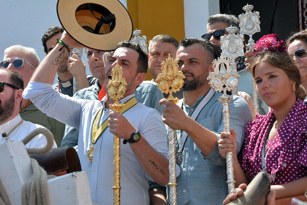 La Hermandad del Rocío de Mairena del Aljarafe vive uno de los puntos clave del camino, la presentación en Villamanrique 